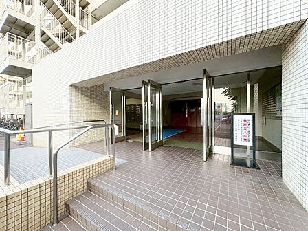外と内をつなぐエントランスは、まさに顔となる場所。
