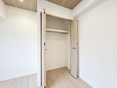 居室にはクローゼットがあり、荷物もスッキリ収納して快適にお過ごしいただけます。
