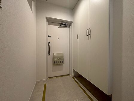 シューズボックスを完備した玄関です。