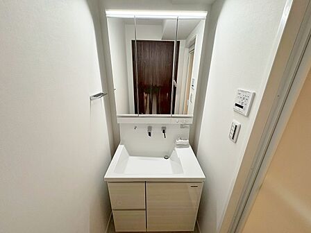 何かと物が増える場所だからこそ、スッキリと見映えの良い空間に。