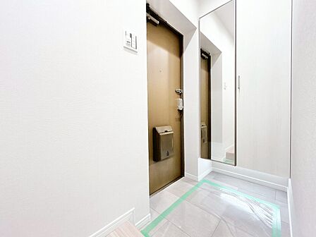 シューズボックスを完備した玄関です。
