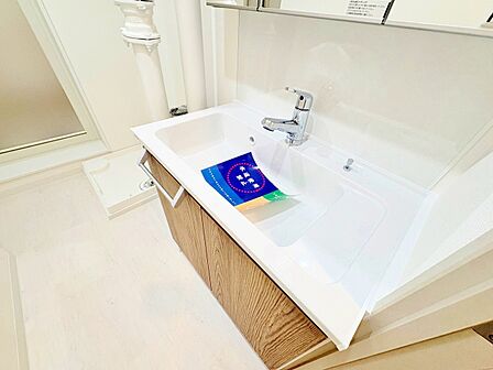 何かと物が増える場所だからこそ、スッキリと見映えの良い空間に。