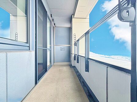 暮らしの中で、光と風を演出してくれるバルコニー。