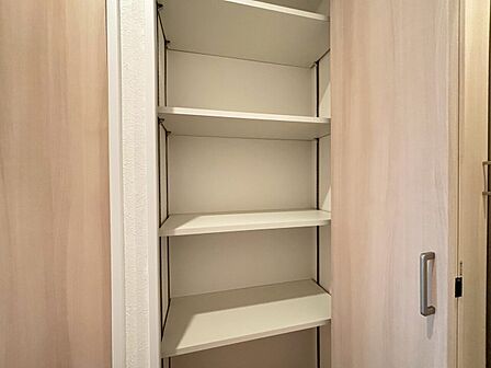 居室にはクローゼットがあり、荷物もスッキリ収納して快適にお過ごしいただけます。