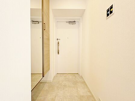 シューズボックスを完備した玄関です。