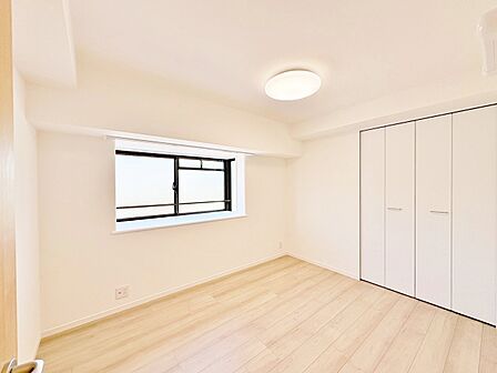 忙しく過ぎゆく日常を置き去るほど、ゆったりした時間が流れるリビング。