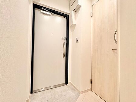 シューズボックスを完備した玄関です。