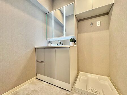 清潔感と心地よさを重視した、上質感漂うパウダールーム。