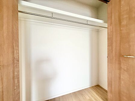 居室にはクローゼットがあり、荷物もスッキリ収納して快適にお過ごしいただけます。