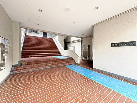 外と内をつなぐエントランスは、まさに顔となる場所。