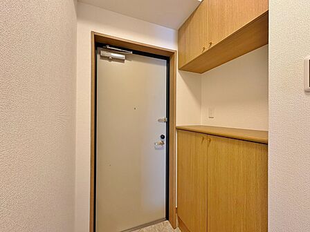 シューズボックスを完備した玄関です。