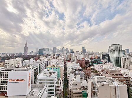 窓を開けると広がる青空。心をリフレッシュして日々を過ごしていきましょう。