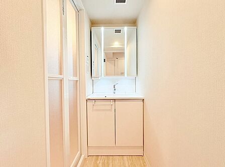 何かと物が増える場所だからこそ、スッキリと見映えの良い空間に。