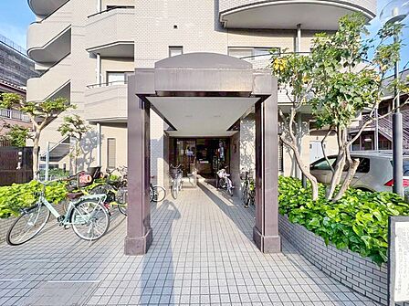 外と内をつなぐエントランスは、まさに顔となる場所。