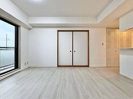 忙しく過ぎゆく日常を置き去るほど、ゆったりした時間が流れるリビング。