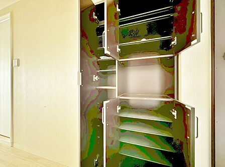 居室にはクローゼットがあり、荷物もスッキリ収納して快適にお過ごしいただけます。