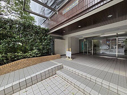 外と内をつなぐエントランスは、まさに顔となる場所。