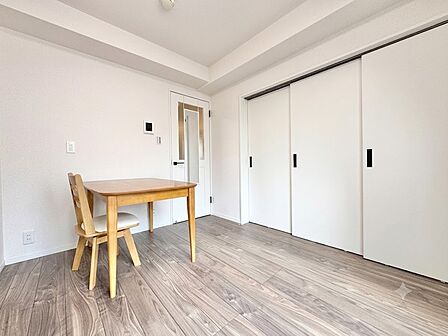飾り過ぎないシンプルな内装と偏り過ぎないデザインで統一しました。