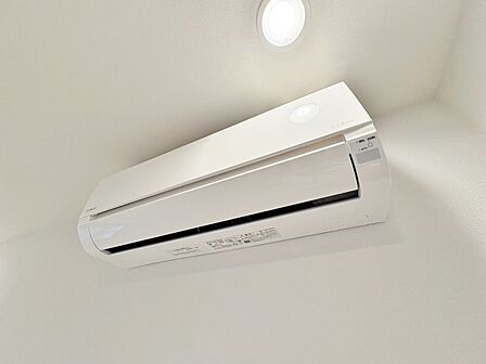 エアコンが設置済みですので、お住まいになってからすぐに快適な生活を送れます。