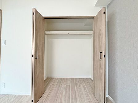 居室にはクローゼットがあり、荷物もスッキリ収納して快適にお過ごしいただけます。