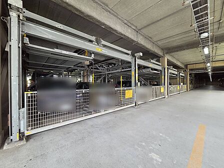 本物件の駐車スペースです。車種制限のある場合もございますので、お気軽にお問い合わせくださいませ。