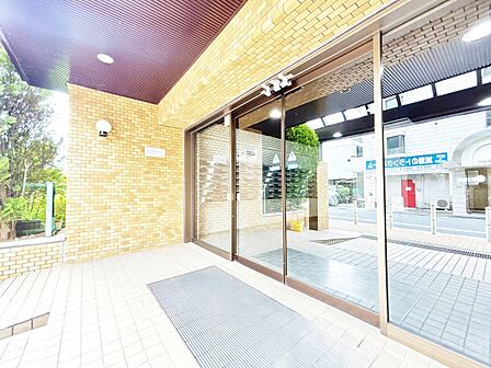 外と内をつなぐエントランスは、まさに顔となる場所。