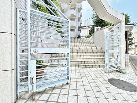 外と内をつなぐエントランスは、まさに顔となる場所。