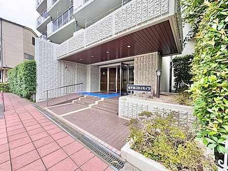外と内をつなぐエントランスは、まさに顔となる場所。