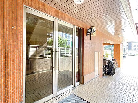 外と内をつなぐエントランスは、まさに顔となる場所。