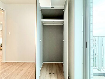居室にはクローゼットがあり、荷物もスッキリ収納して快適にお過ごしいただけます。