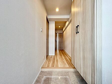シューズボックスを完備した玄関です。
