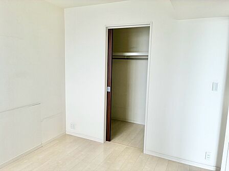 居室にはクローゼットがあり、荷物もスッキリ収納して快適にお過ごしいただけます。