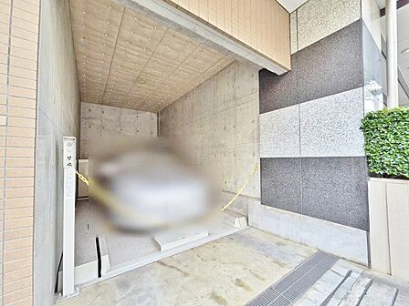 本物件の駐車スペースです。車種制限のある場合もございますので、お気軽にお問い合わせくださいませ。