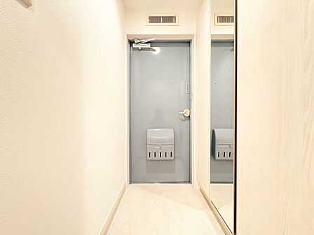 シューズボックスを完備した玄関です。