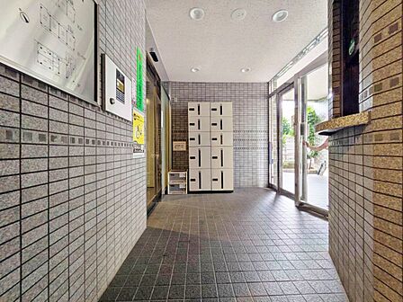 留守時に便利な宅配ボックスを完備。