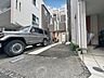 駐車場：本物件の駐車スペースです。車種制限のある場合もございますので、お気軽にお問い合わせくださいませ。