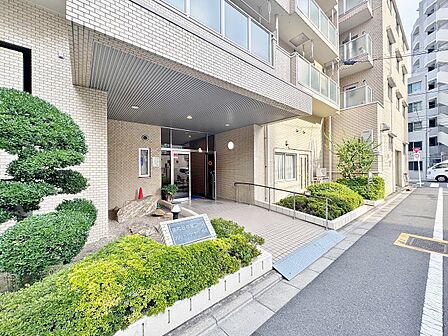 外と内をつなぐエントランスは、まさに顔となる場所。
