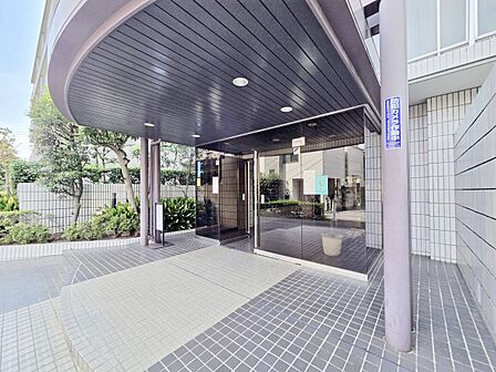 外と内をつなぐエントランスは、まさに顔となる場所。