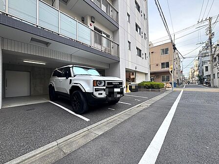 本物件の駐車スペースです。車種制限のある場合もございますので、お気軽にお問い合わせくださいませ。