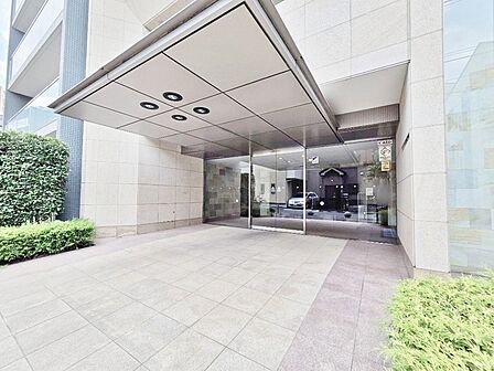 外と内をつなぐエントランスは、まさに顔となる場所。