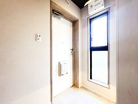 シューズボックスを完備した玄関です。