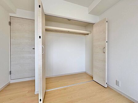 居室にはクローゼットがあり、荷物もスッキリ収納して快適にお過ごしいただけます。