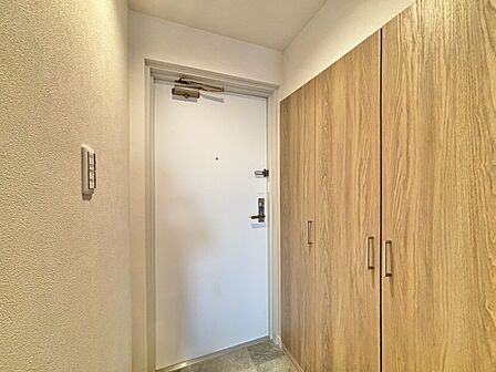 シューズボックスを完備した玄関です。