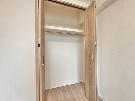 居室にはクローゼットがあり、荷物もスッキリ収納して快適にお過ごしいただけます。