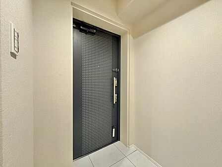 シューズボックスを完備した玄関です。