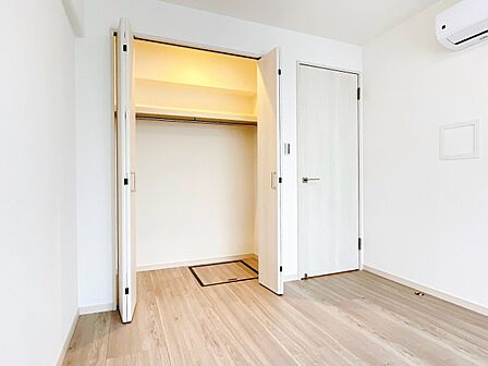 居室にはクローゼットがあり、荷物もスッキリ収納して快適にお過ごしいただけます。