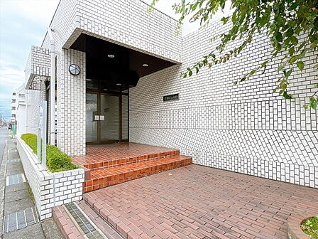 外と内をつなぐエントランスは、まさに顔となる場所。
