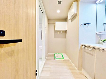 清潔感と心地よさを重視した、上質感漂うパウダールーム。