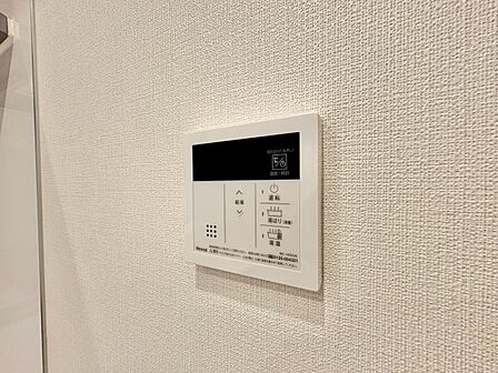 見やすい画面で操作しやすい給湯パネルです。