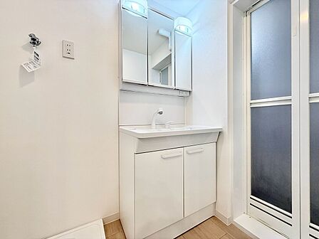 何かと物が増える場所だからこそ、スッキリと見映えの良い空間に。